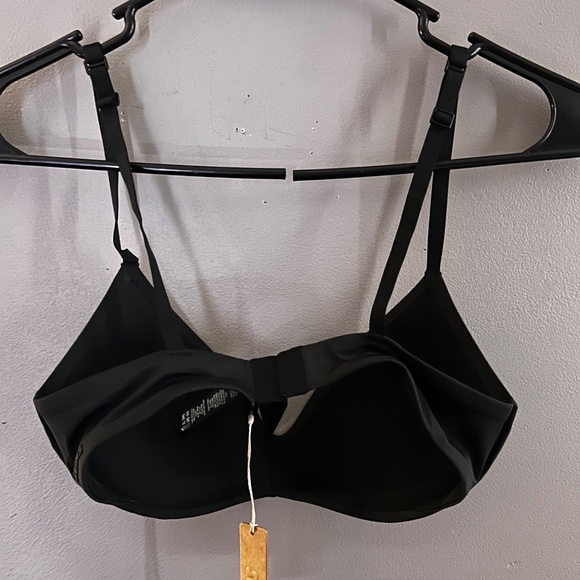 Skims Wireless Form Push Up Plunge Bra - Picture 2 of 4